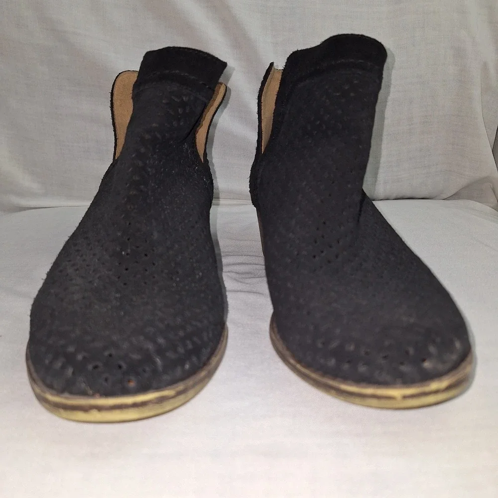 Y2K Grunge Whimsigoth Lucky Brand Black 9M Perforated Suede Basel Ankle Booties